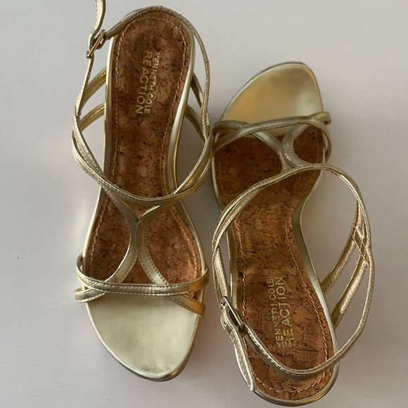 NWOT Kenneth Cole Gold Wedge Heels 8M - Picture 2 of 5